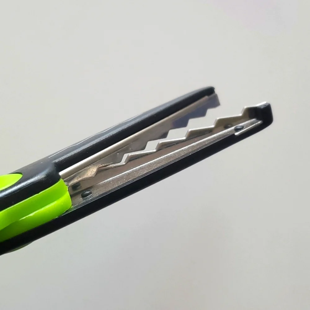 Set of 4‎ Provo Craft & Fiskars Decorative Edge Scissors for Papercraft